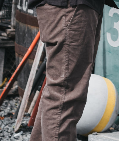 Tiefe Cordhose – Braun